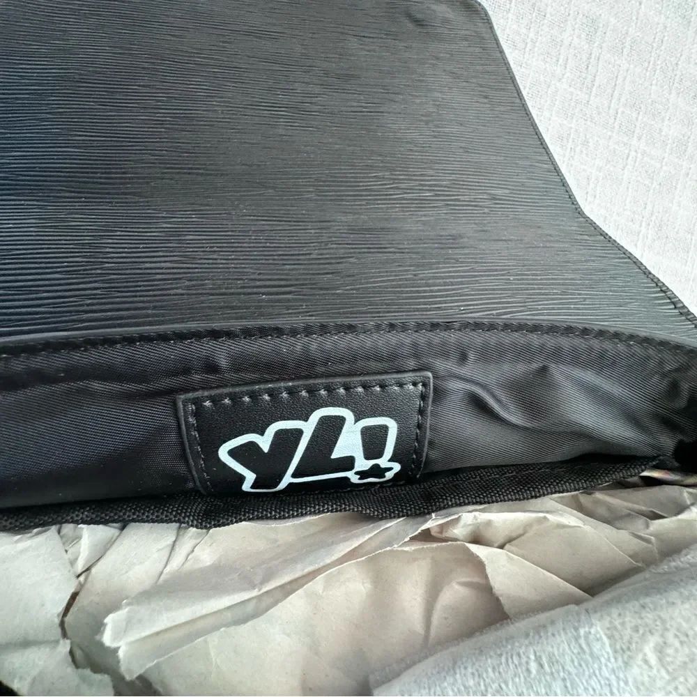 YL Messenger Cross Body Bag Black Silver Logo Strap NEW - Picture 8 of 11